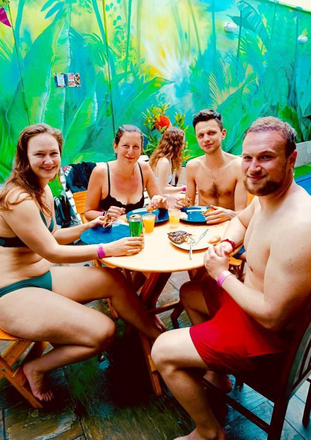 Rainbow Hostel Lima Luaran gambar